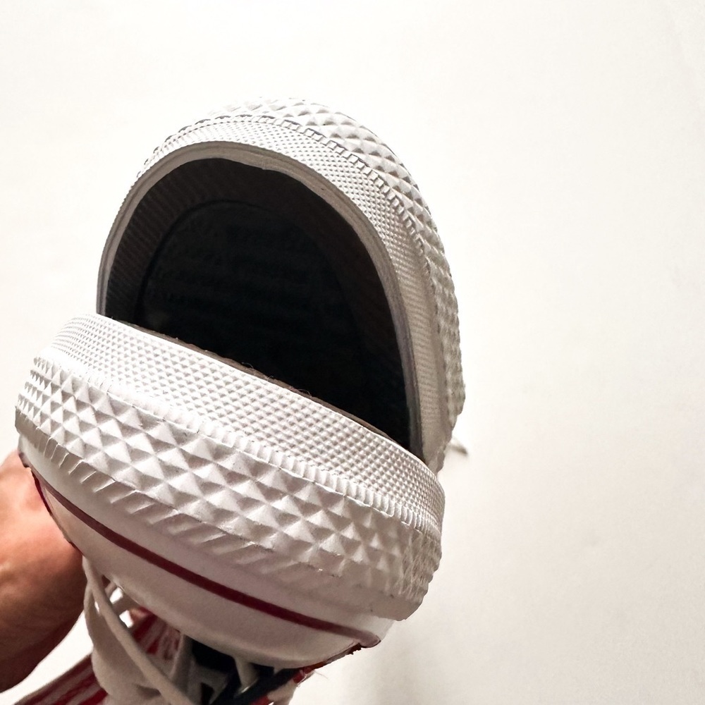 CONVERSE Women
Size 7.5 High Top Red White
Stars & Stripes Canvas Sneaker NWOT - Picture 6 of 9